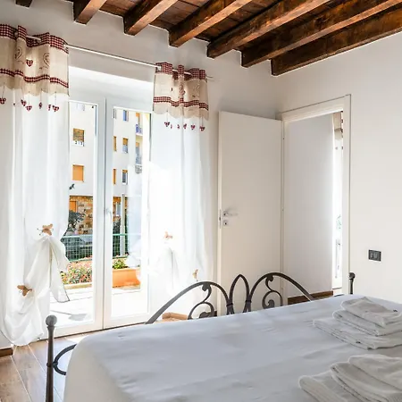 Giano Host - Gozzano, Simple Pleasures Apartment *